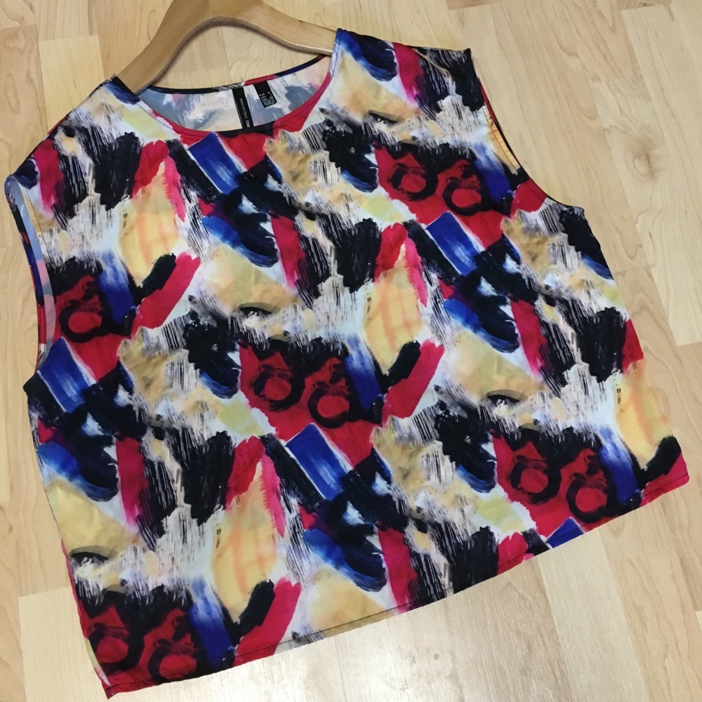“Black is the new primary color” top